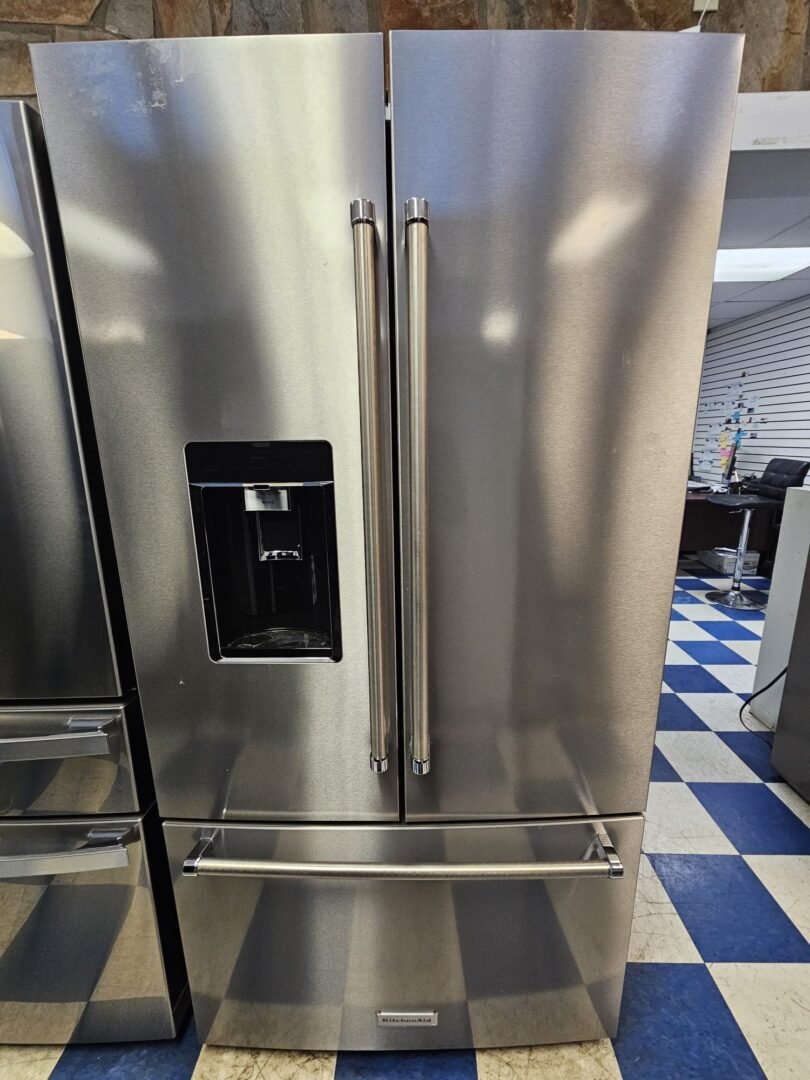 23.8 cu. ft. 36″ Counter-Depth French Door Platinum Interior Refrigerator with PrintShield™ Finish