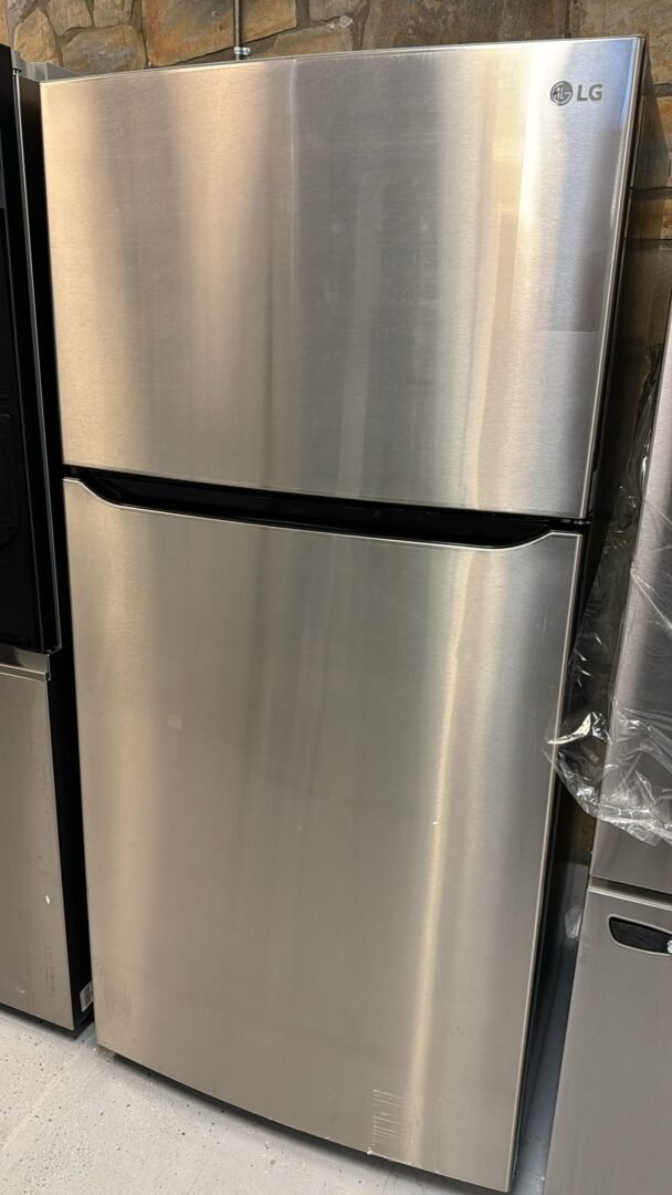 Top Freezer Refrigerator with Internal Water Dispenser