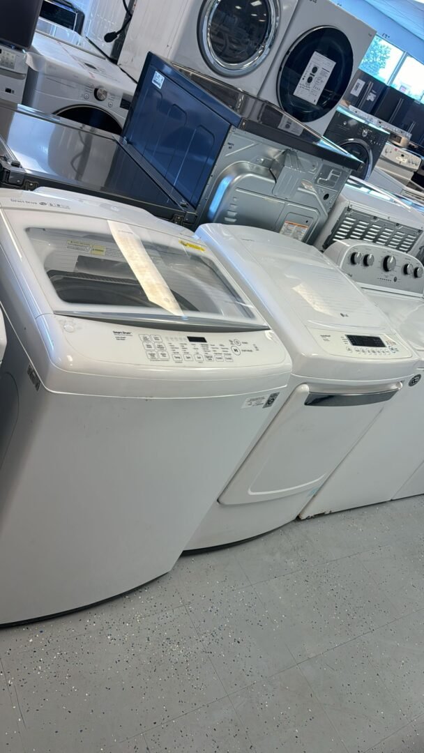 LG Used Like New Washer Dryer Set – White