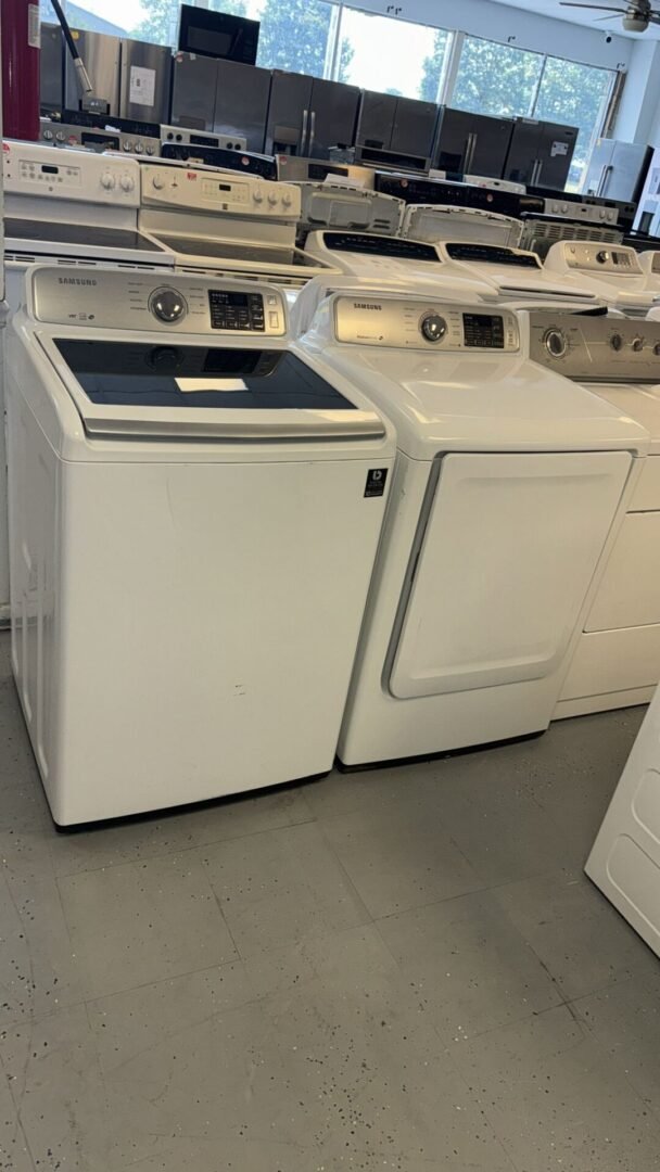 Samsung Like New Washer Dryer Set – White