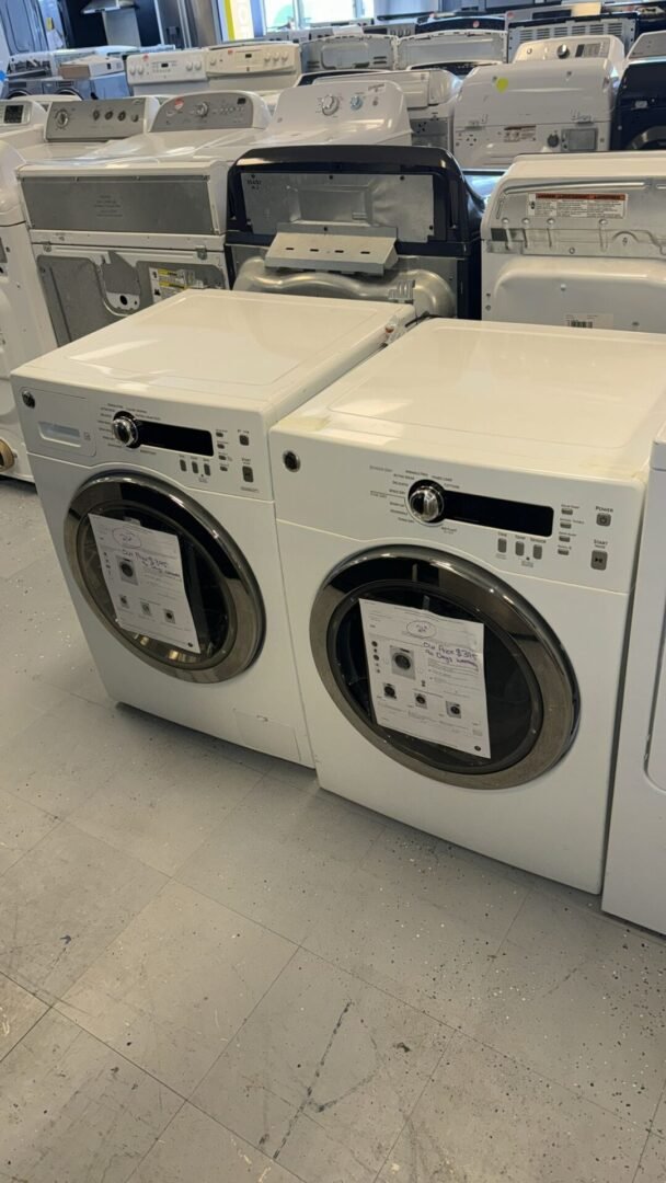GE 24″ Like New Front Load Washer Dryer Set – White