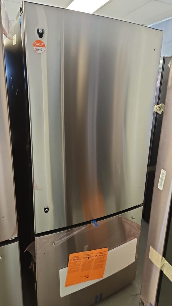 GE GDE21EYKHRFS New 21.0 Cu. Ft. Bottom-Freezer Refrigerator - Image 2