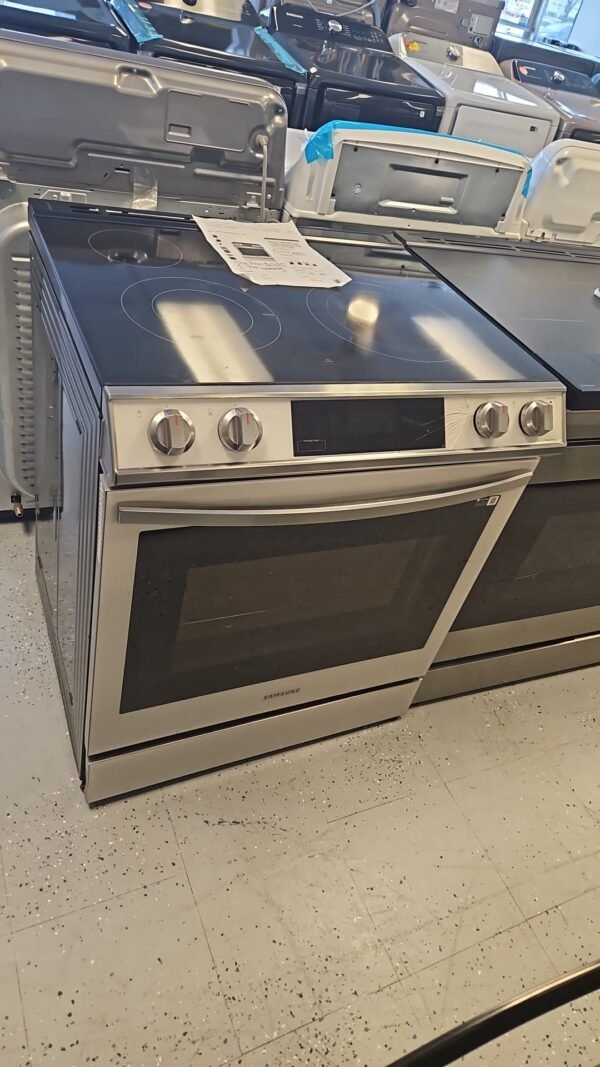 Samsung NE63BB851112AA New 30 Inch Slide-In Smart Electric Range - Image 2