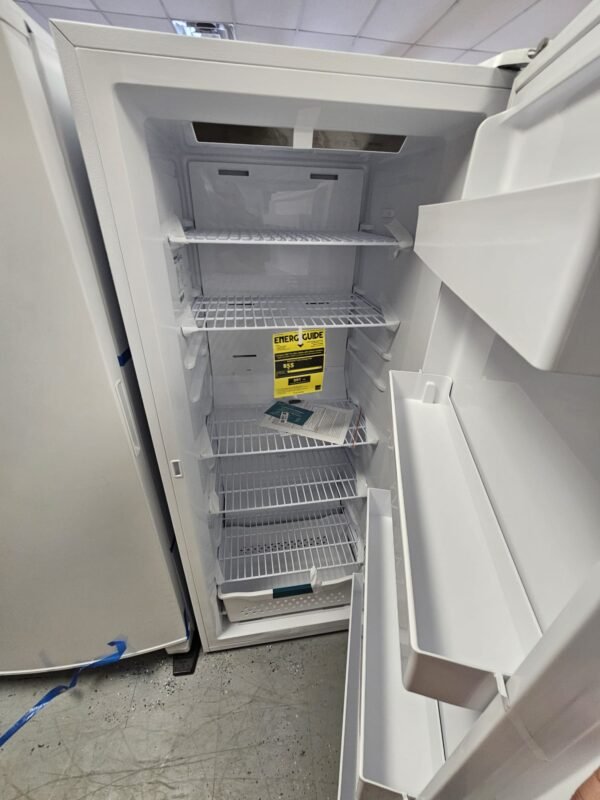 Hisense CFU14N6AWE New Dented 13.6 CU.FT. Full Size Upright Freezer- White - Image 3