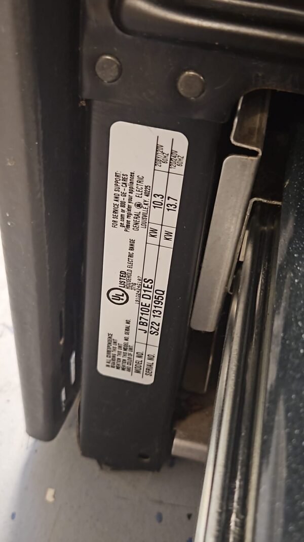 GE JB710ED1ES 30" Used Free-Standing Electric Convection Range- Slate Stainless - Image 4