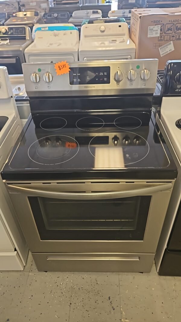 Frigidaire LFEF3054TFJ Refurbished 30" Electric Range- Stainless-Steel - Image 2