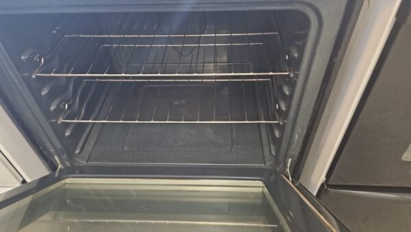 Frigidaire LFEF3054TFJ Refurbished 30" Electric Range- Stainless-Steel - Image 3