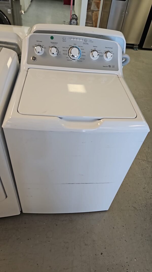 GE GTW485ASJ3WS Used 27 Inch 4.2 cu. ft. Top Load Washer- White - Image 2