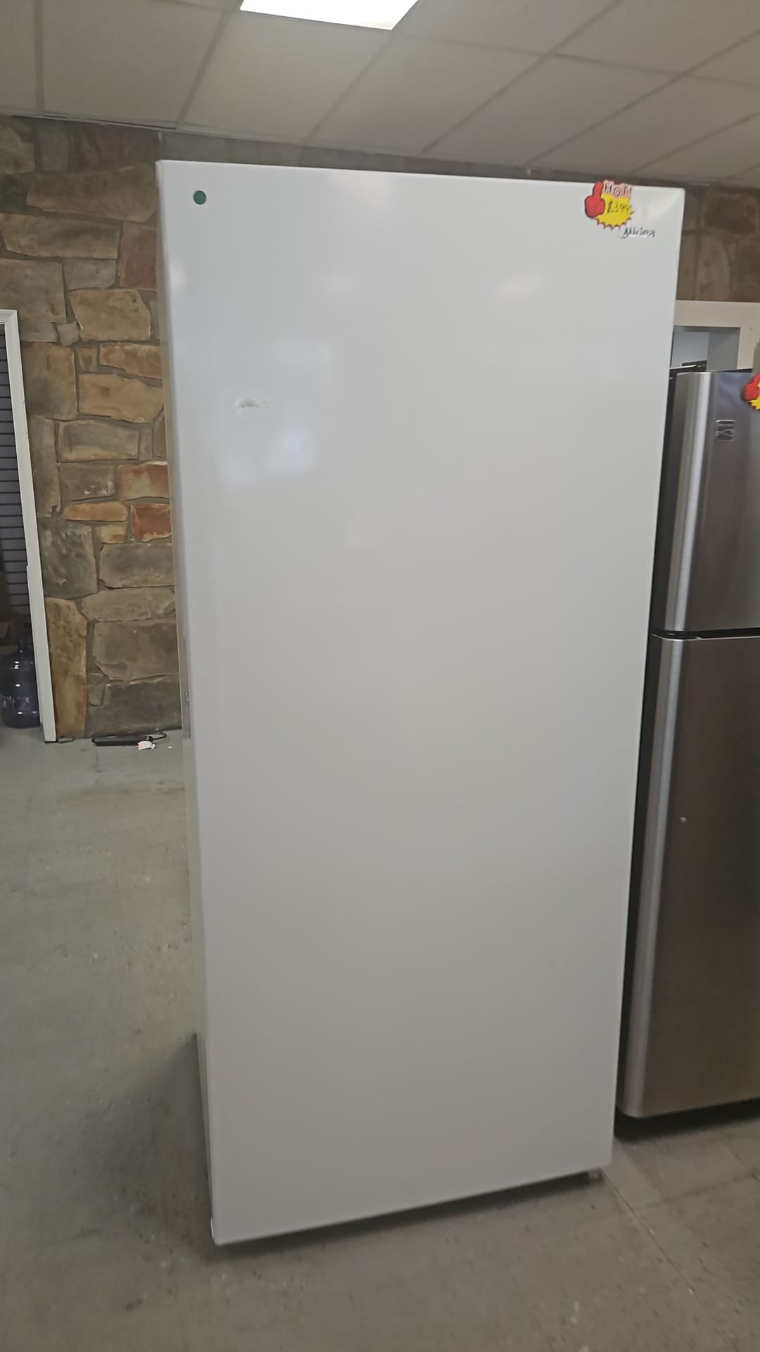 Midea MRU21F2AWW Used 21 cu. ft. Convertible Upright Freezer/Fridge- White