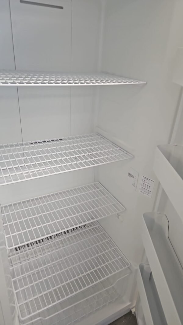 Midea MRU21F2AWW Used 21 cu. ft. Convertible Upright Freezer/Fridge- White - Image 2
