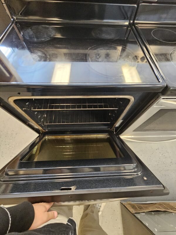 Amana ACF4225AS Used Reliable & Efficient 30-Inch Electric Range - Image 2