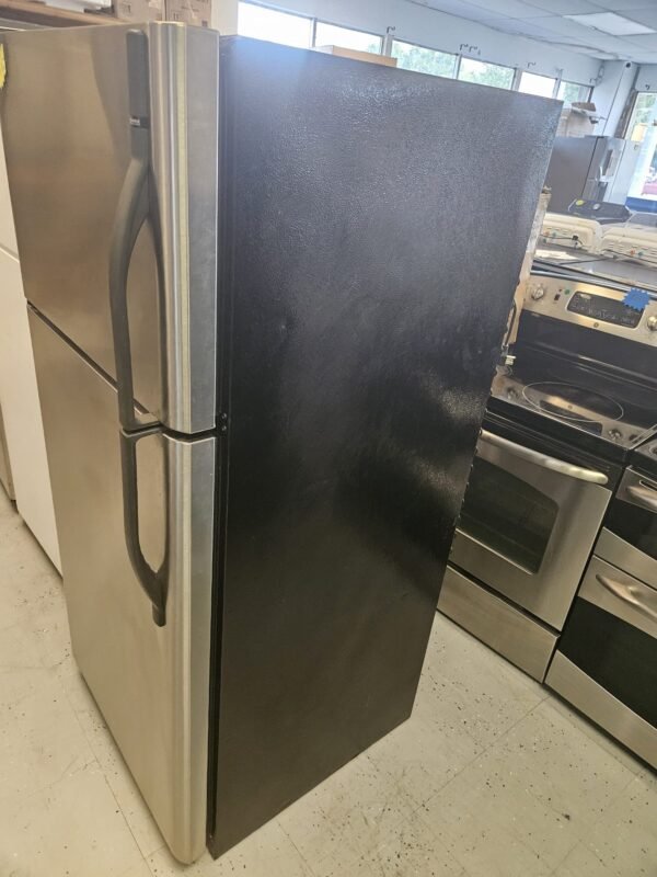 Kenmore 30" Refurbished 253.6481040E Top Freezer Refrigerator - Image 3