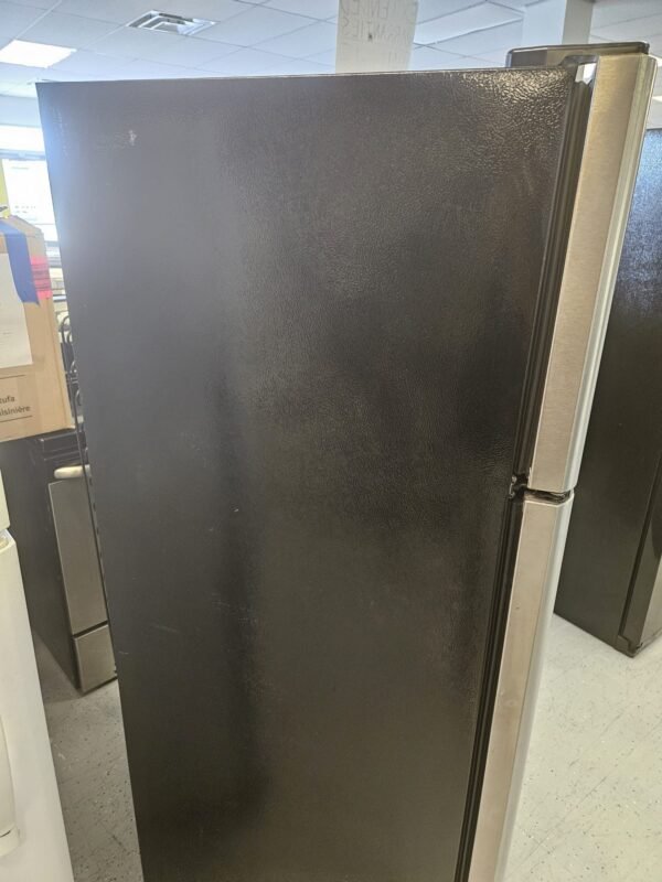 Kenmore 30" Refurbished 253.6481040E Top Freezer Refrigerator - Image 2