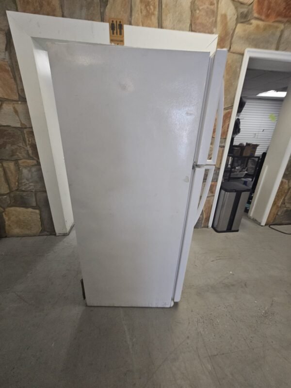 Frigidaire FFTR1814QW7B Used 30 Inch Top-Freezer Refrigerator- White - Image 4