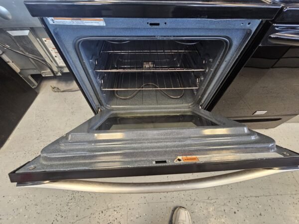 Whirlpool WFE320M0AS0 30" Freestanding Electric Range with Dual Radiant Element - Image 2