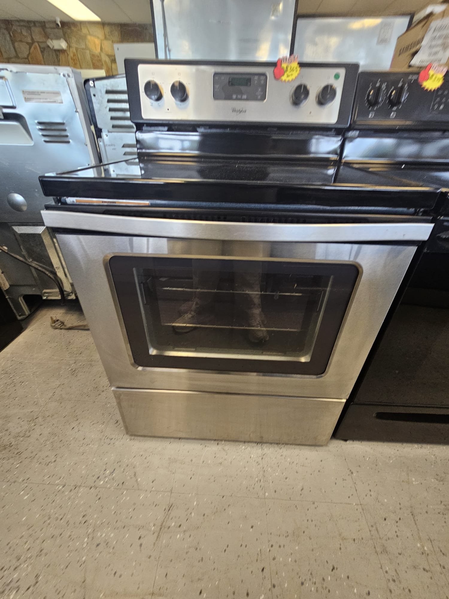 Whirlpool WFE320M0AS0 30″ Freestanding Electric Range with Dual Radiant Element