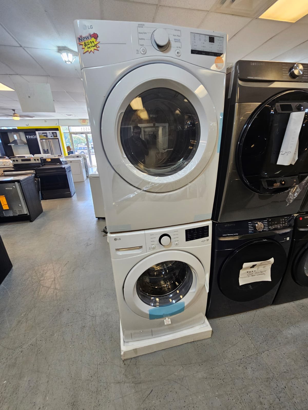 LG WM3470CW 27 Inch Front Load Washer And Electric Dryer Set