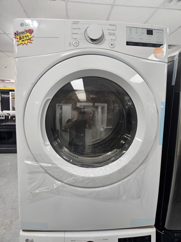 LG New WM3470CW Washer and DLE3400W Electric Dryer Set - Image 3
