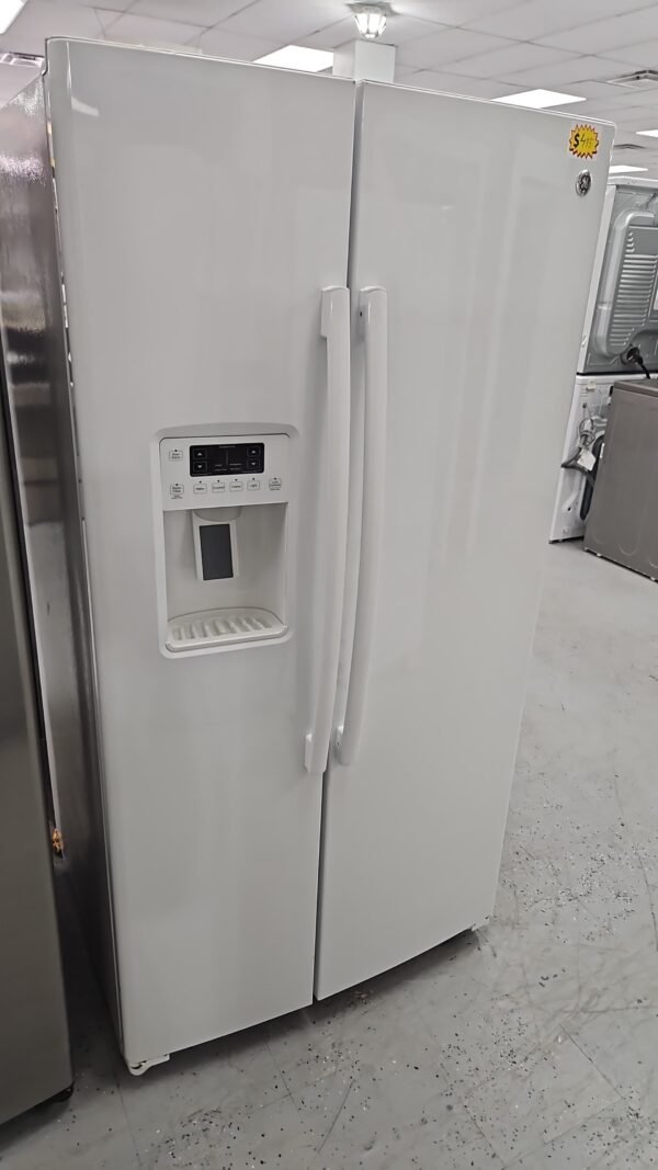 GE GSE25HGHBHWW Used 25.3 Cu. Ft. Side-By-Side Refrigerator- White - Image 2