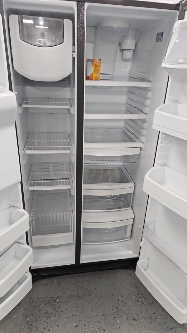 GE GSE25GSHJCSS Used 25.3 Cu. Ft. Side-By-Side Refrigerator- Stainless Steel - Image 3