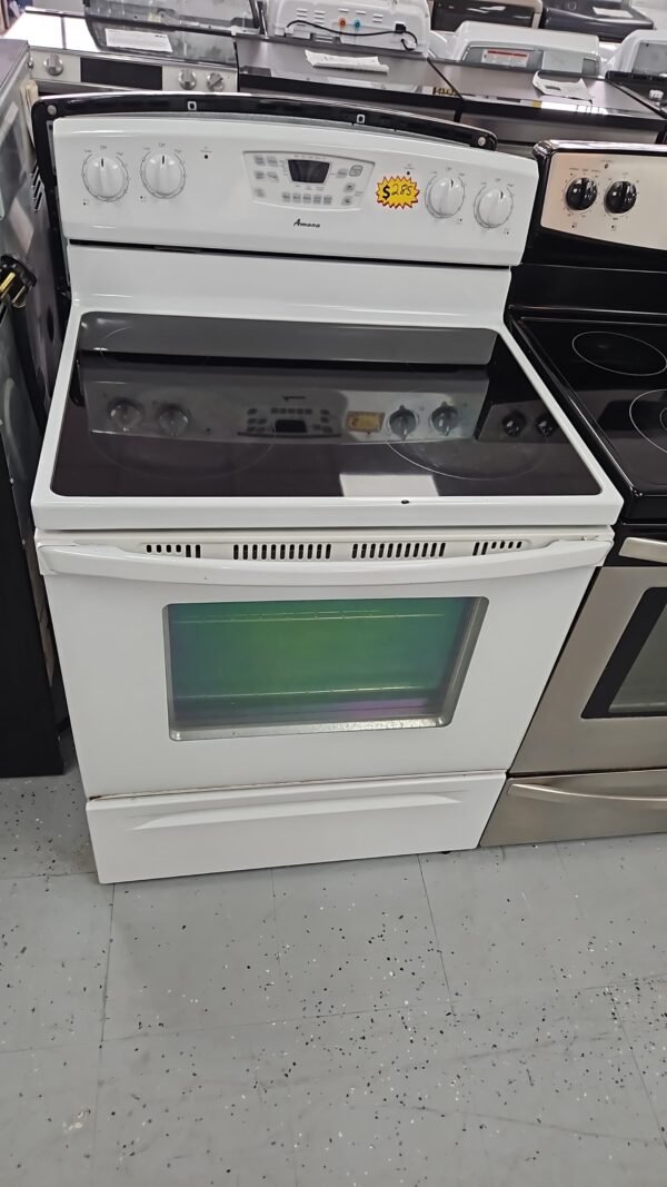 Amana AER5830VAW Used 30 Inch Freestanding Electric Range- White - Image 2