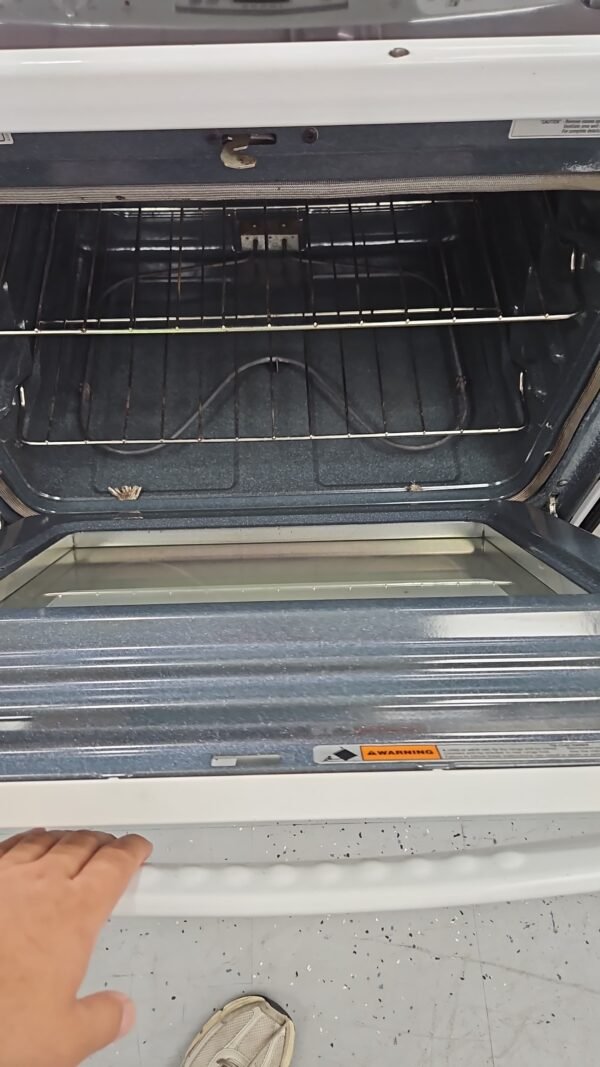 Amana AER5830VAW Used 30 Inch Freestanding Electric Range- White - Image 3
